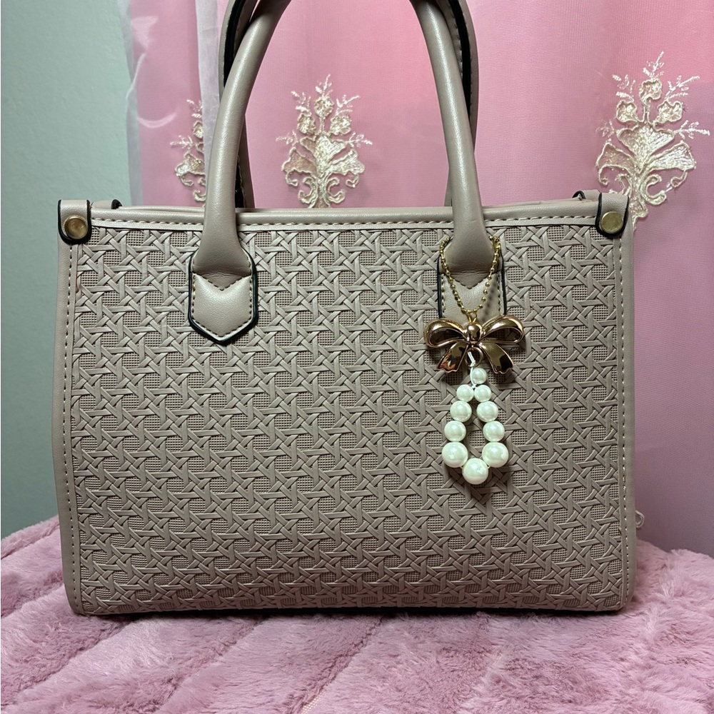 Classic Woven Tote Bag in Light Taupe